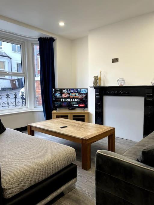 Central Area Terraced House With Private Hot Tub リンカーン エクステリア 写真